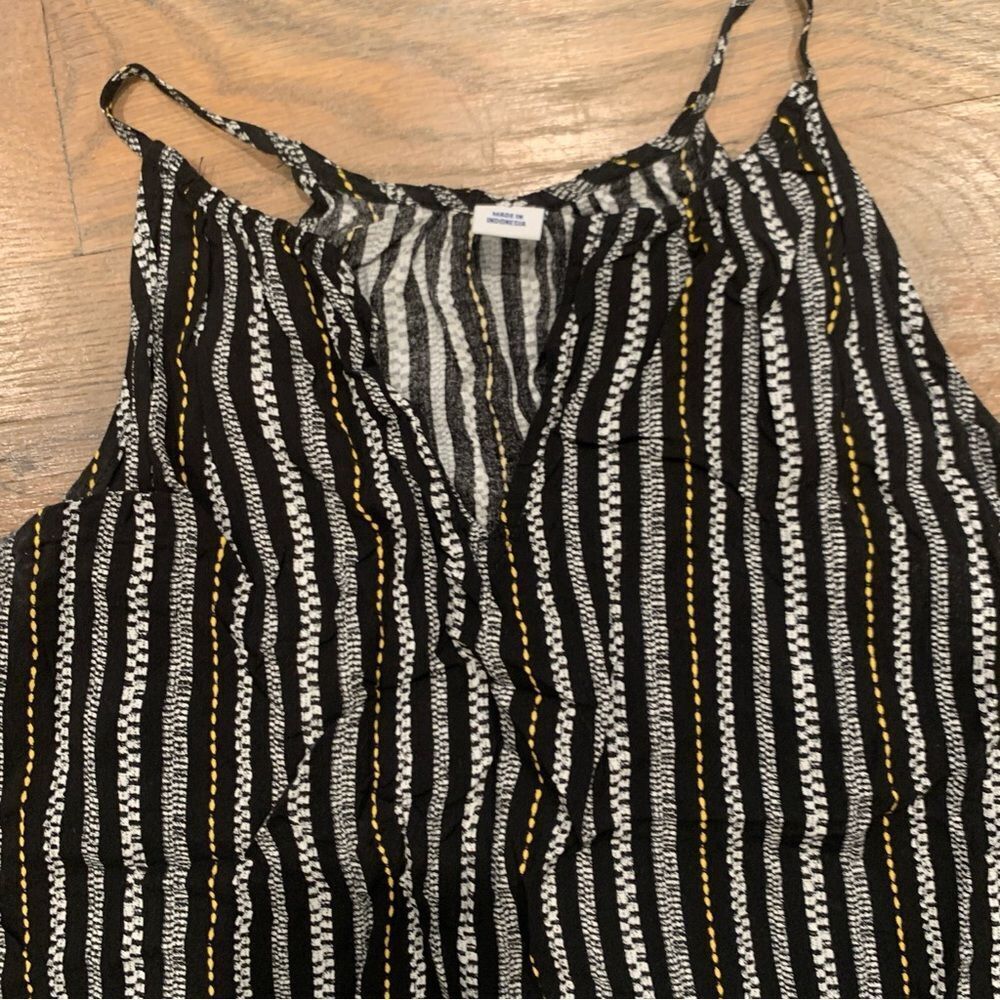 Old Navy Black White Sleeveless Summer Tank Style top Size small - Picture 3 of 4